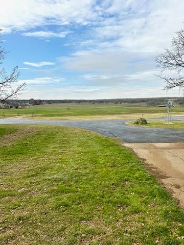 938 COUNTY RD 3341, Paradise, TX 76073