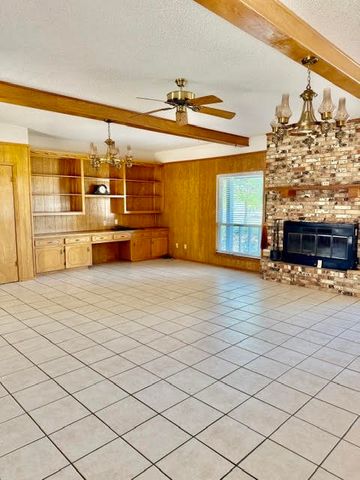 938 COUNTY RD 3341, Paradise, TX 76073