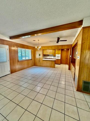 938 COUNTY RD 3341, Paradise, TX 76073