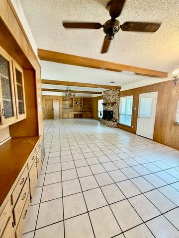 938 COUNTY RD 3341, Paradise, TX 76073