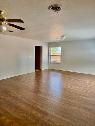 938 COUNTY RD 3341, Paradise, TX 76073