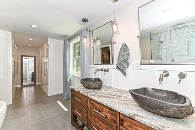 W205S10388 Cindy COURT, Muskego, WI 53150