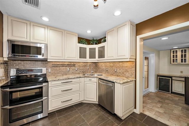 6701 ORCHARD DRIVE N, St Petersburg, FL 33702