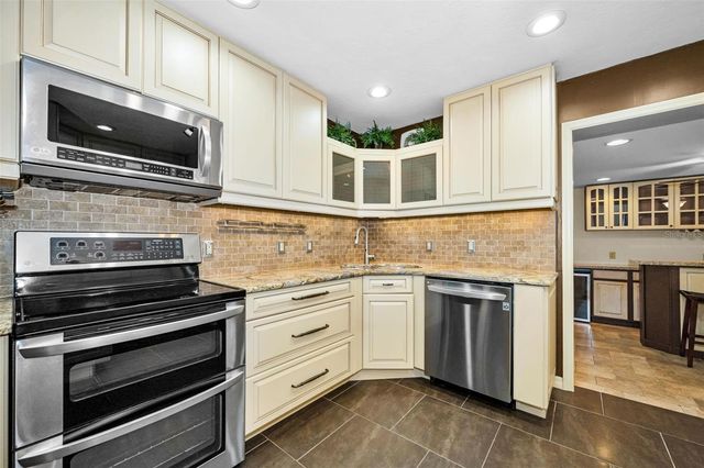 6701 ORCHARD DRIVE N, St Petersburg, FL 33702