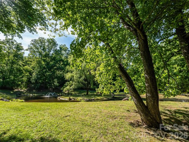 8 White Birch Court 424, Black Mountain, NC 28711