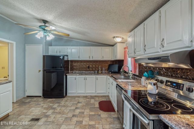 127 Lakeview Cove Drive, Loudon, TN 37774