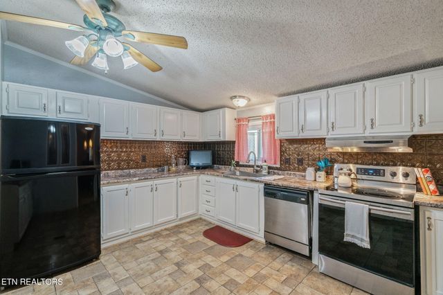 127 Lakeview Cove Drive, Loudon, TN 37774