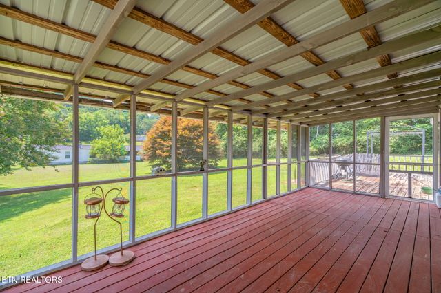127 Lakeview Cove Drive, Loudon, TN 37774