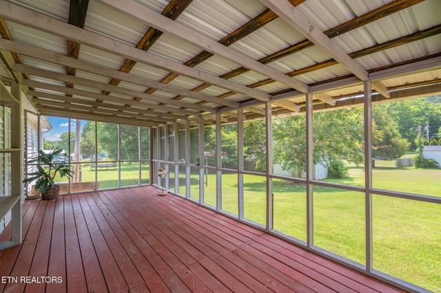 127 Lakeview Cove Drive, Loudon, TN 37774