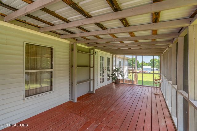 127 Lakeview Cove Drive, Loudon, TN 37774