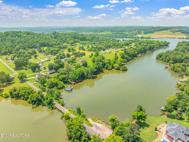 127 Lakeview Cove Drive, Loudon, TN 37774