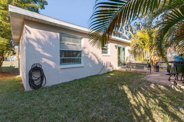 1688 TAYLOR LAKE CIRCLE, Largo, FL 33778