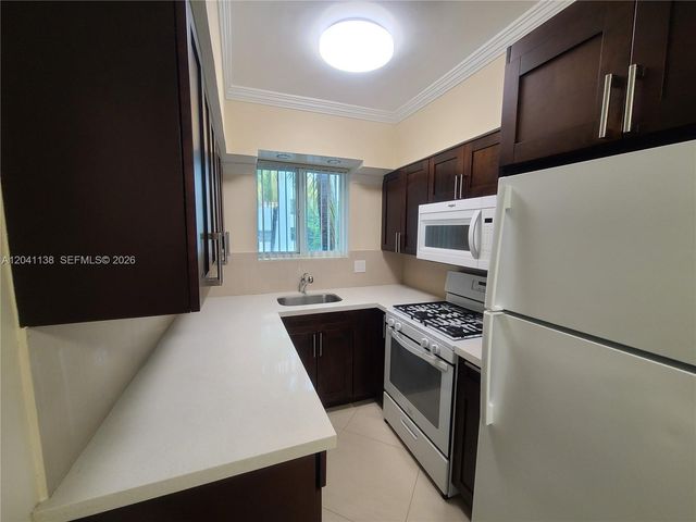 220 Collins Ave 3B, Miami Beach, FL 33139