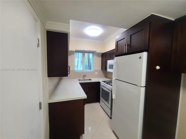 220 Collins Ave 3B, Miami Beach, FL 33139
