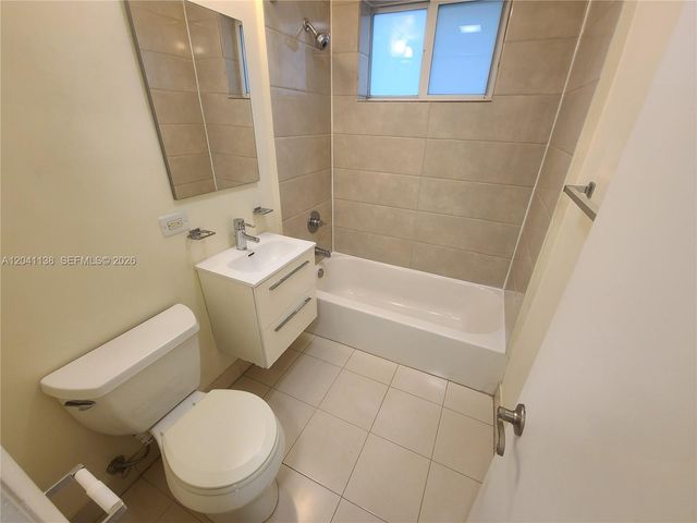 220 Collins Ave 3B, Miami Beach, FL 33139