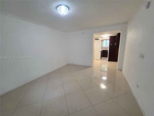 220 Collins Ave 3B, Miami Beach, FL 33139