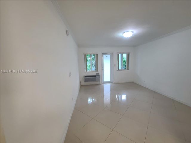 220 Collins Ave 3B, Miami Beach, FL 33139