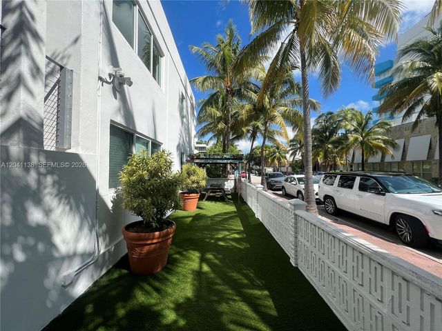 220 Collins Ave 3B, Miami Beach, FL 33139