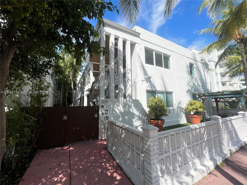 220 Collins Ave 3B, Miami Beach, FL 33139