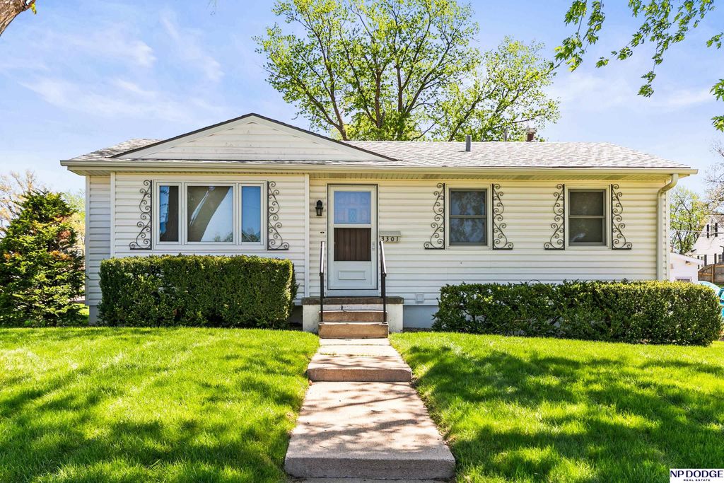 3301 S 122 Street, Omaha, NE 68144