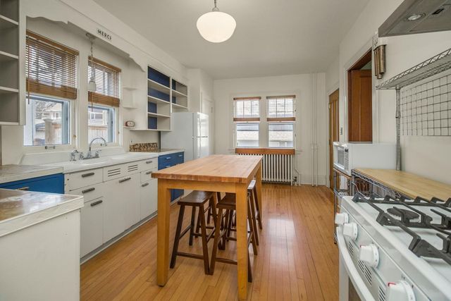 935 Saint Clair Avenue, Saint Paul, MN 55105