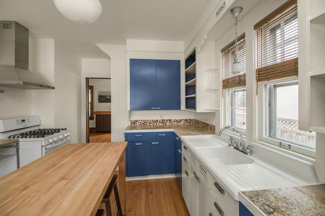 935 Saint Clair Avenue, Saint Paul, MN 55105