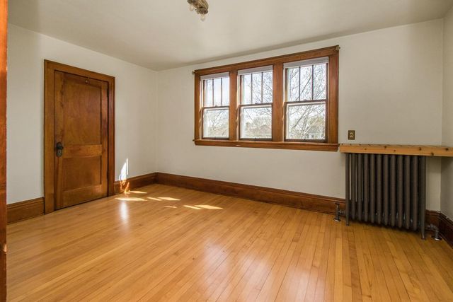 935 Saint Clair Avenue, Saint Paul, MN 55105