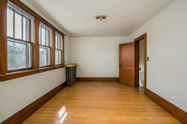 935 Saint Clair Avenue, Saint Paul, MN 55105