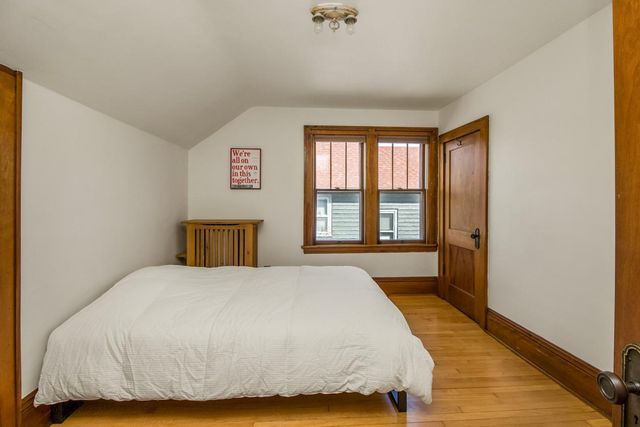 935 Saint Clair Avenue, Saint Paul, MN 55105