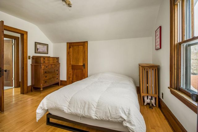 935 Saint Clair Avenue, Saint Paul, MN 55105