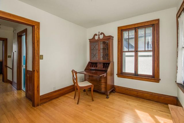 935 Saint Clair Avenue, Saint Paul, MN 55105