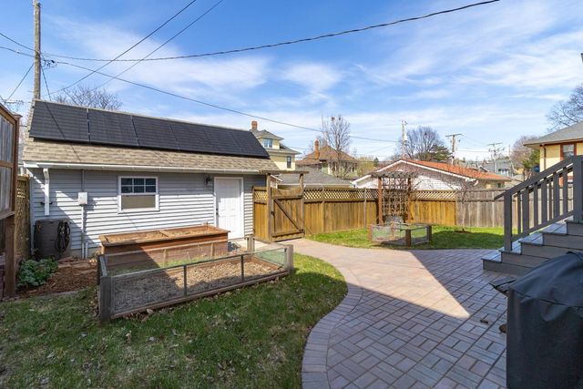 935 Saint Clair Avenue, Saint Paul, MN 55105