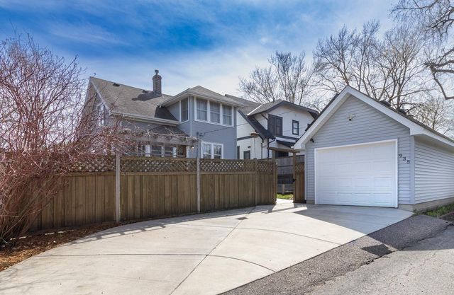 935 Saint Clair Avenue, Saint Paul, MN 55105