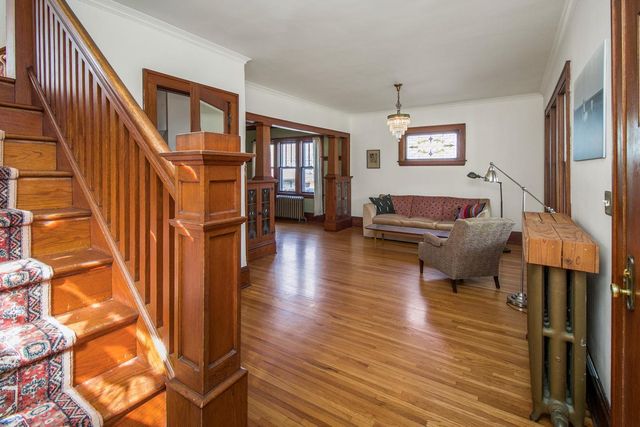 935 Saint Clair Avenue, Saint Paul, MN 55105