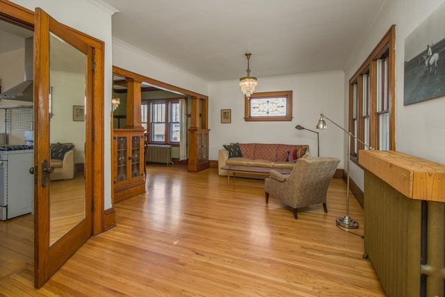 935 Saint Clair Avenue, Saint Paul, MN 55105