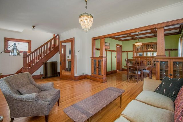 935 Saint Clair Avenue, Saint Paul, MN 55105