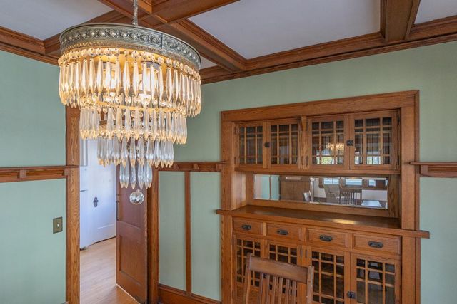 935 Saint Clair Avenue, Saint Paul, MN 55105