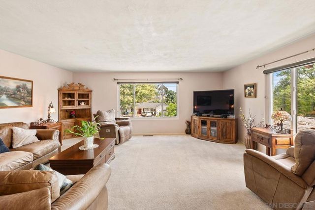 1845 Country Ln, Escondido, CA 92025