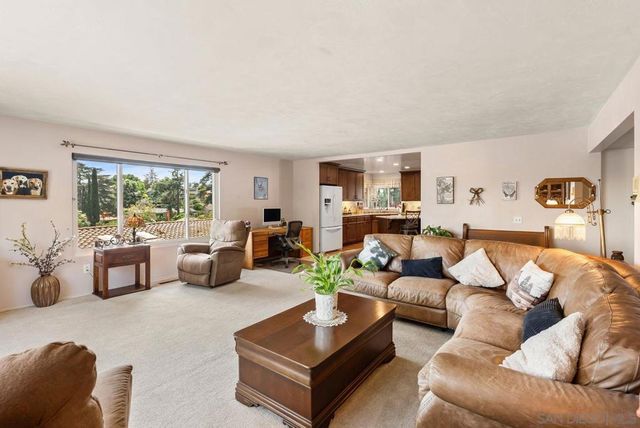 1845 Country Ln, Escondido, CA 92025