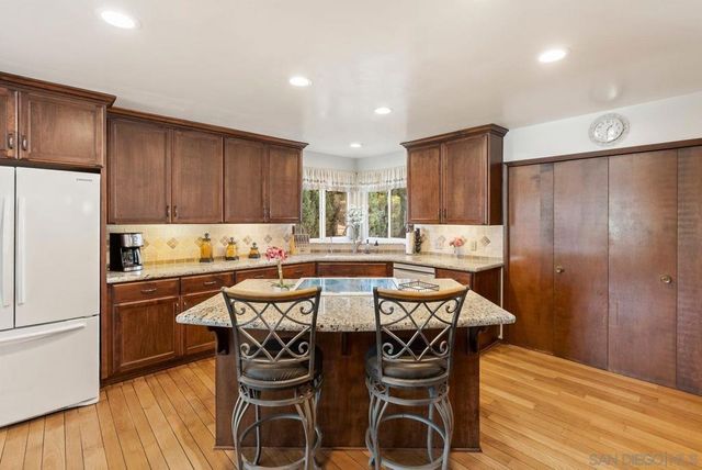 1845 Country Ln, Escondido, CA 92025