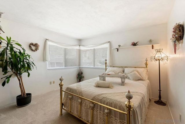 1845 Country Ln, Escondido, CA 92025