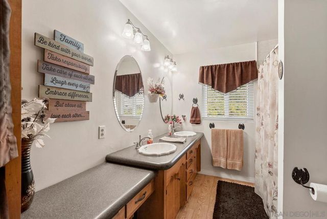 1845 Country Ln, Escondido, CA 92025