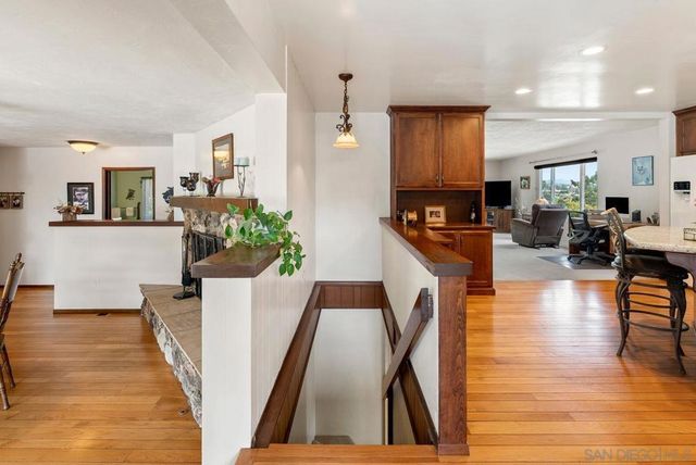 1845 Country Ln, Escondido, CA 92025