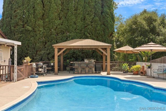 1845 Country Ln, Escondido, CA 92025