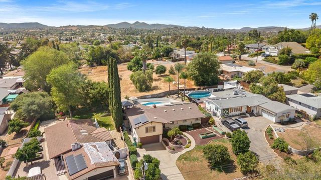 1845 Country Ln, Escondido, CA 92025