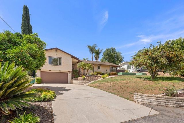 1845 Country Ln, Escondido, CA 92025