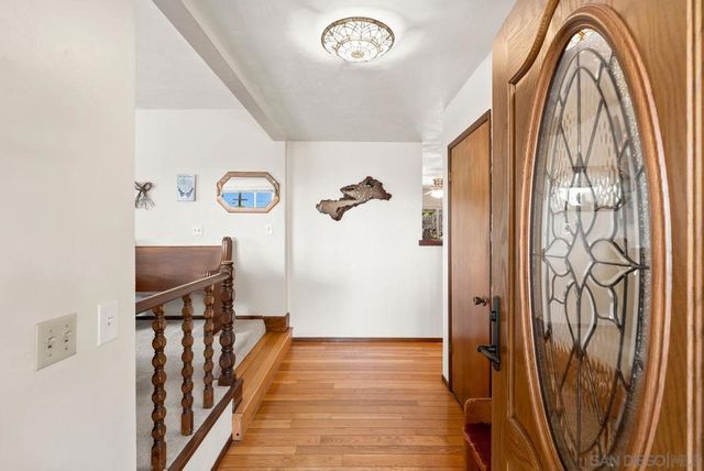 1845 Country Ln, Escondido, CA 92025