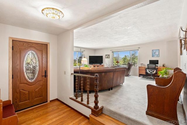 1845 Country Ln, Escondido, CA 92025