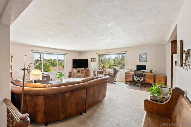 1845 Country Ln, Escondido, CA 92025