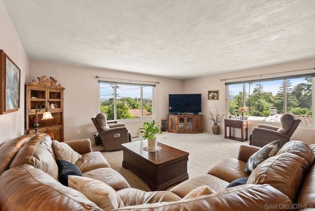 1845 Country Ln, Escondido, CA 92025